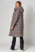 Оптом Пальто утепленное с капюшоном зимние женское  коричневого цвета 442189K в Казани, фото 11