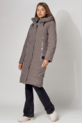 Оптом Пальто утепленное с капюшоном зимние женское  коричневого цвета 442189K в Казани, фото 2