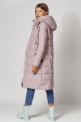 Оптом Пальто утепленное с капюшоном зимние женское  розового цвета 442189R в Казани, фото 12