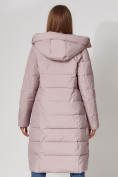 Оптом Пальто утепленное с капюшоном зимние женское  розового цвета 442189R в Казани, фото 13
