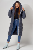 Оптом Пальто утепленное с капюшоном зимние женское  темно-синего цвета 442189TS в Казани