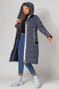 Оптом Пальто утепленное с капюшоном зимние женское  темно-синего цвета 442189TS в Казани, фото 2