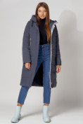 Оптом Пальто утепленное с капюшоном зимние женское  темно-синего цвета 442189TS в Казани, фото 10