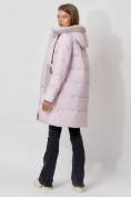 Оптом Пальто утепленное с капюшоном зимнее женское  розового цвета 442197R в Казани, фото 6