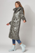 Оптом Пальто утепленное стеганое зимнее женское  цвета хаки 448601Kh в Екатеринбурге, фото 3