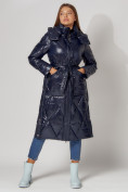 Оптом Пальто утепленное стеганое зимнее женское  темно-синего цвета 448601TS