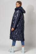 Оптом Пальто утепленное стеганое зимнее женское  темно-синего цвета 448601TS в Казани, фото 6