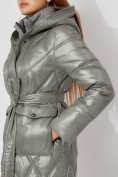 Оптом Пальто утепленное стеганое зимнее женское  цвета хаки 448602Kh в Екатеринбурге, фото 6
