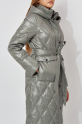 Оптом Пальто утепленное стеганое зимнее женское  цвета хаки 448602Kh в Екатеринбурге, фото 7