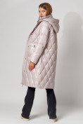 Оптом Пальто утепленное стеганое зимнее женское  розового цвета 448602R в Екатеринбурге, фото 6