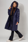 Оптом Пальто утепленное стеганое зимнее женское  темно-синего цвета 448602TS в Казани, фото 13