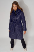 Оптом Пальто утепленное стеганое зимнее женское  темно-синего цвета 448602TS в Казани
