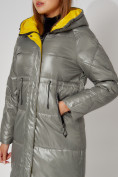Оптом Пальто утепленное стеганое зимние женское  цвета хаки 448613Kh в Екатеринбурге, фото 13