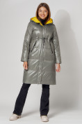 Оптом Пальто утепленное стеганое зимние женское  цвета хаки 448613Kh в Екатеринбурге