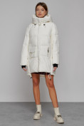 Оптом Зимняя женская куртка модная с капюшоном белого цвета 51122Bl в Казани