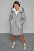 Оптом Пальто утепленное с капюшоном зимнее женское серого цвета 51128Sr в Волгоградке, фото 10
