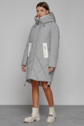 Оптом Пальто утепленное с капюшоном зимнее женское серого цвета 51128Sr в Уфе, фото 2