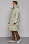 Оптом Пальто утепленное молодежное зимнее женское светло-зеленого цвета 51131ZS в Барнауле, фото 2