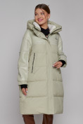 Оптом Пальто утепленное молодежное зимнее женское светло-зеленого цвета 51131ZS в Челябинске, фото 9