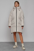 Оптом Пальто утепленное с капюшоном зимнее женское бежевого цвета 51139B в Сочи