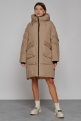 Оптом Пальто утепленное с капюшоном зимнее женское светло-коричневого цвета 51139SK в Омске