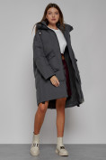 Оптом Пальто утепленное с капюшоном зимнее женское темно-серого цвета 51139TC в Омске, фото 13
