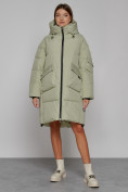 Оптом Пальто утепленное с капюшоном зимнее женское светло-зеленого цвета 51139ZS в Екатеринбурге