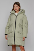 Оптом Пальто утепленное с капюшоном зимнее женское светло-зеленого цвета 51139ZS в Волгоградке, фото 8