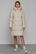 Оптом Пальто утепленное с капюшоном зимнее женское бежевого цвета 51155B в Нижнем Новгороде