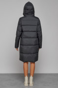 Оптом Пальто утепленное с капюшоном зимнее женское темно-серого цвета 51155TC в Воронеже, фото 4