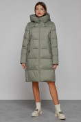 Оптом Пальто утепленное с капюшоном зимнее женское зеленого цвета 51155Z в Перми
