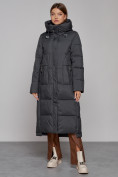 Оптом Пальто утепленное с капюшоном зимнее женское темно-серого цвета 51156TC
