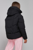 Оптом Зимняя женская куртка модная с капюшоном черного цвета 512305Ch в Казани, фото 7