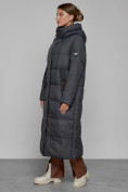 Оптом Пальто утепленное с капюшоном зимнее женское темно-серого цвета 52109TC в Уфе, фото 2