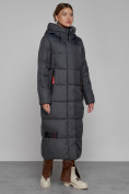 Оптом Пальто утепленное с капюшоном зимнее женское темно-серого цвета 52109TC в  Красноярске, фото 3