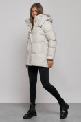 Оптом Зимняя женская куртка молодежная с капюшоном бежевого цвета 52301B в Екатеринбурге, фото 6