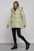 Оптом Зимняя женская куртка молодежная с капюшоном салатового цвета 52301Sl в Казани, фото 3