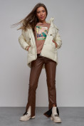 Оптом Зимняя женская куртка модная с капюшоном бежевого цвета 52302B в Казани, фото 16