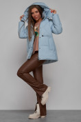Оптом Зимняя женская куртка модная с капюшоном голубого цвета 52302Gl в Казани, фото 17