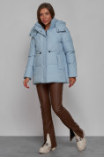Оптом Зимняя женская куртка модная с капюшоном голубого цвета 52302Gl в Казани, фото 2