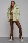 Оптом Зимняя женская куртка модная с капюшоном салатового цвета 52302Sl в Казани, фото 18