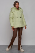 Оптом Зимняя женская куртка модная с капюшоном салатового цвета 52302Sl в Казани, фото 3