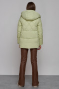 Оптом Зимняя женская куртка модная с капюшоном салатового цвета 52302Sl в Казани, фото 4