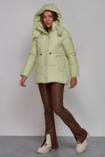 Оптом Зимняя женская куртка модная с капюшоном салатового цвета 52302Sl в Казани, фото 7