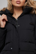 Оптом Зимняя женская куртка модная с капюшоном черного цвета 52303Ch в Казани, фото 15