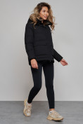 Оптом Зимняя женская куртка модная с капюшоном черного цвета 52303Ch в Казани, фото 4