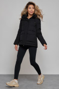 Оптом Зимняя женская куртка модная с капюшоном черного цвета 52303Ch в Казани, фото 5