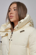 Оптом Зимняя женская куртка модная с капюшоном светло-желтого цвета 52303SJ в Казани, фото 17