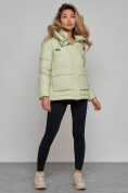 Оптом Зимняя женская куртка модная с капюшоном салатового цвета 52303Sl в Казани, фото 22