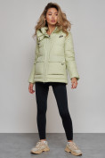 Оптом Зимняя женская куртка модная с капюшоном салатового цвета 52303Sl в Казани, фото 23